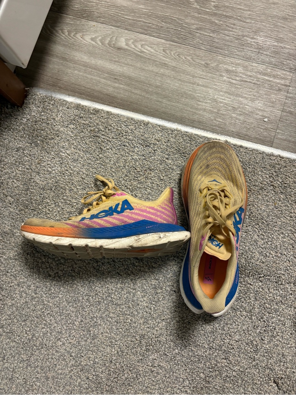 USED women’s Mach 5 Hoka size 7 running shoes